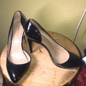 Black stilettos pointed heels